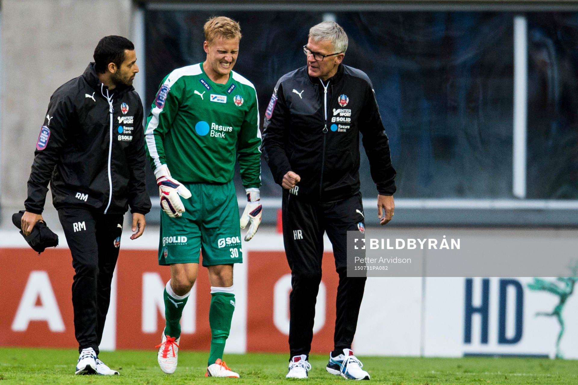 Helsingborgs målvakt Pär Hansson tvingas till byte