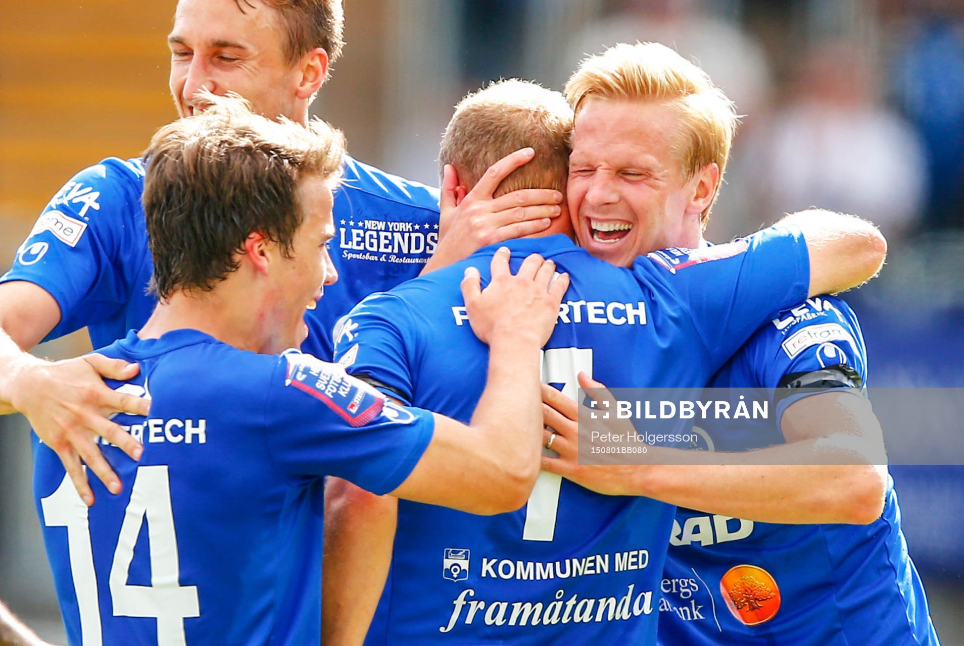 Jubel efter 1-0 av Åtvidabergs Kristian Bergström under fotbollsmatchen i Allsvenskan mellan Åtvidaberg och Malmö FF den 01 augusti 2015 i Åtvidaberg.
