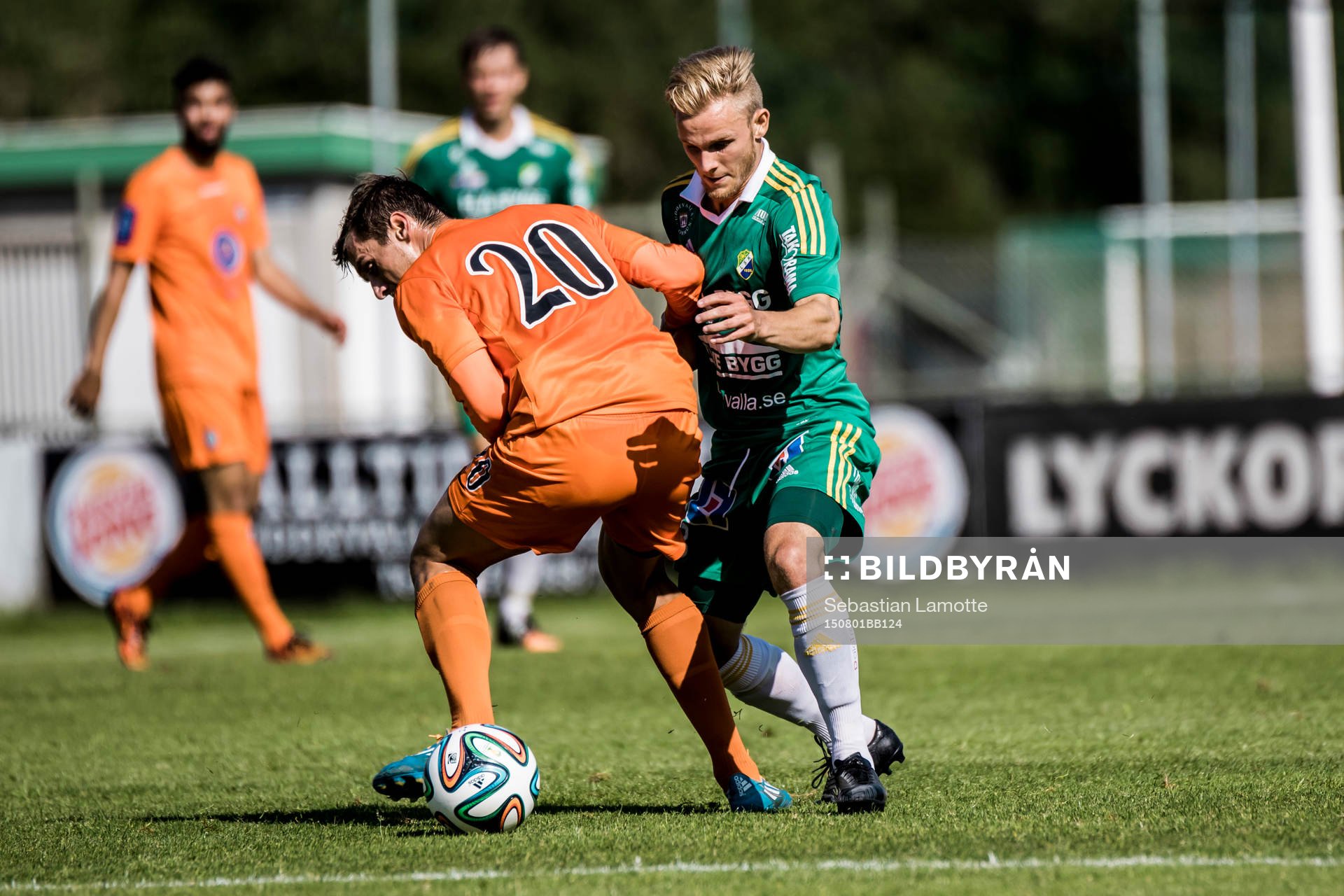 Athletics Filip Rogic före Ljungskiles Niclas Andersén