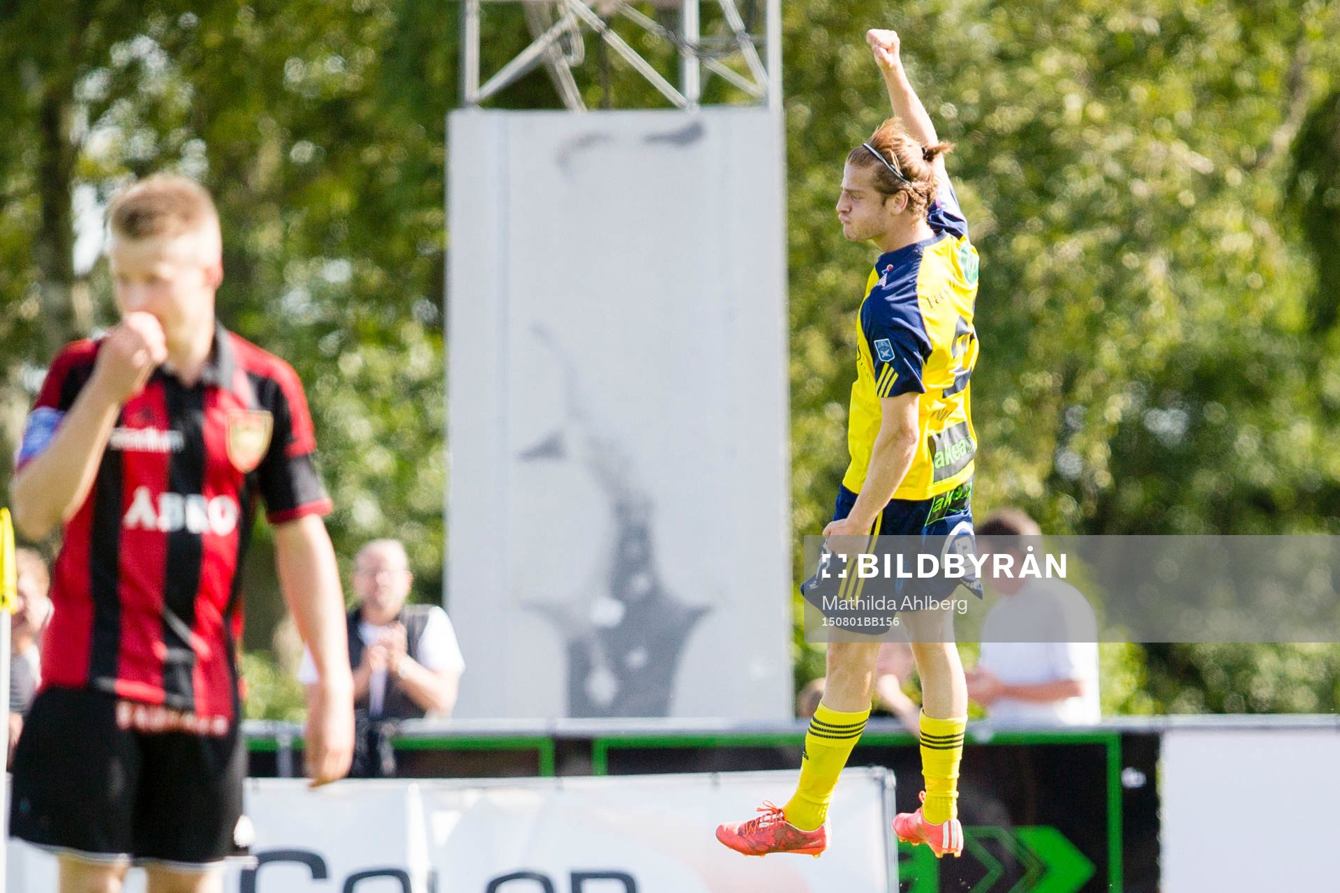 Ängelholms Rebin Asaad jublar