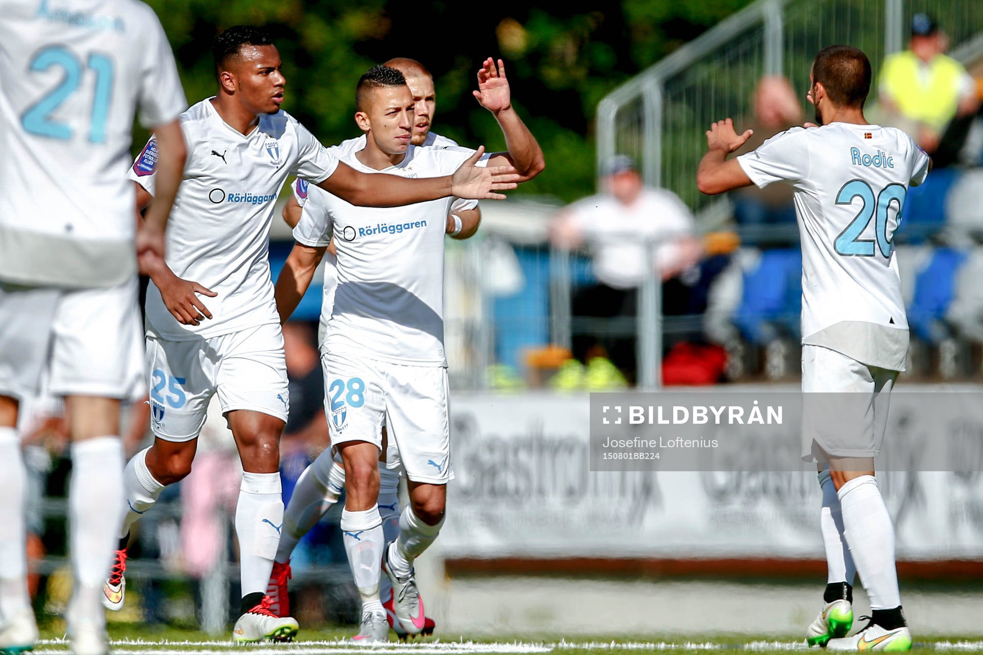 Malmö FFs spelare firar 2-2  av Nikola Djurjic