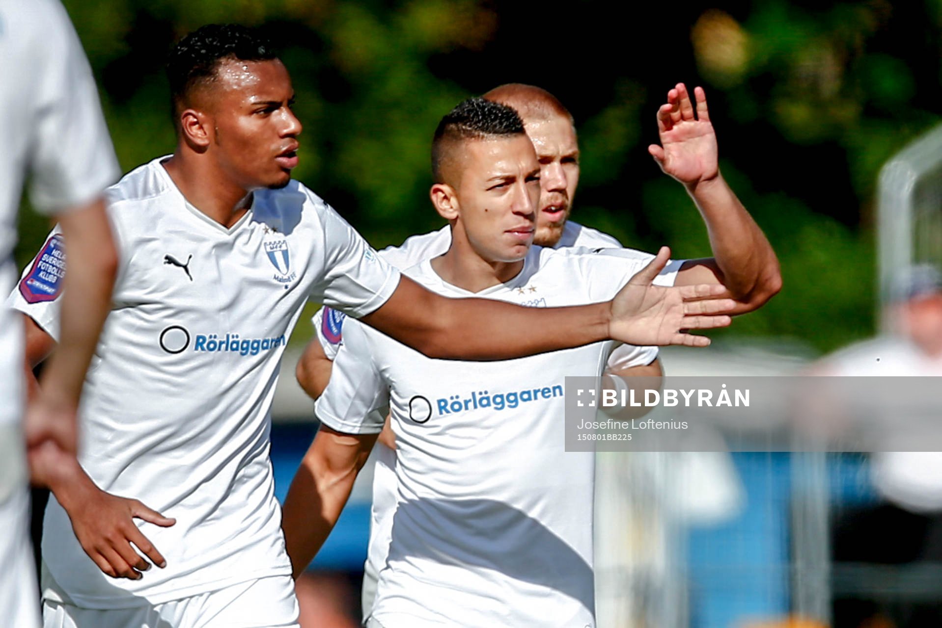 Malmö FFs spelare firar 2-2  av Nikola Djurjic