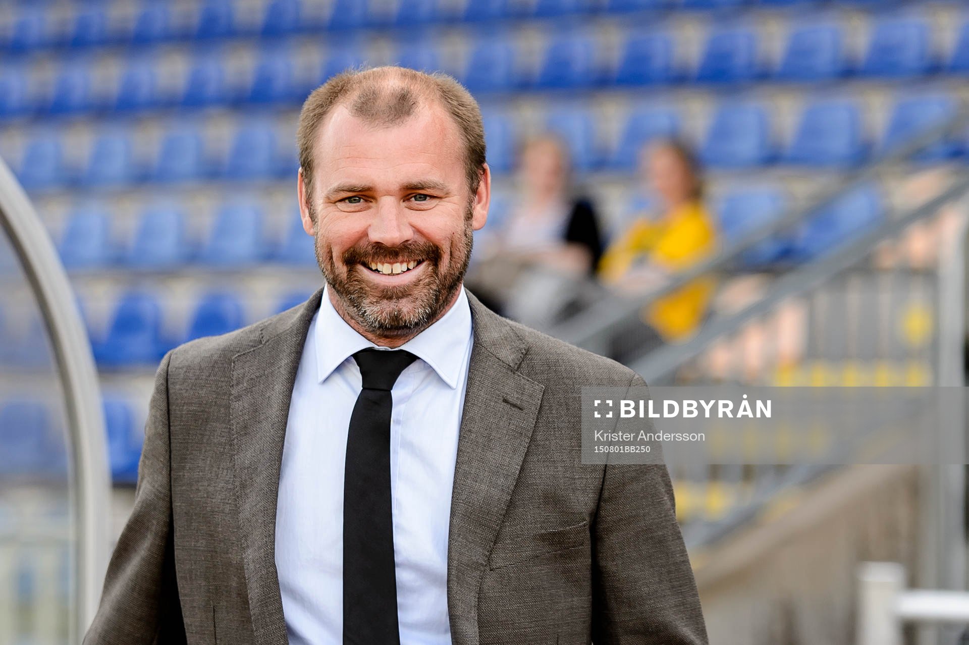 Daniel Kristiansson TV4 före fotbollsmatchen i Superettan