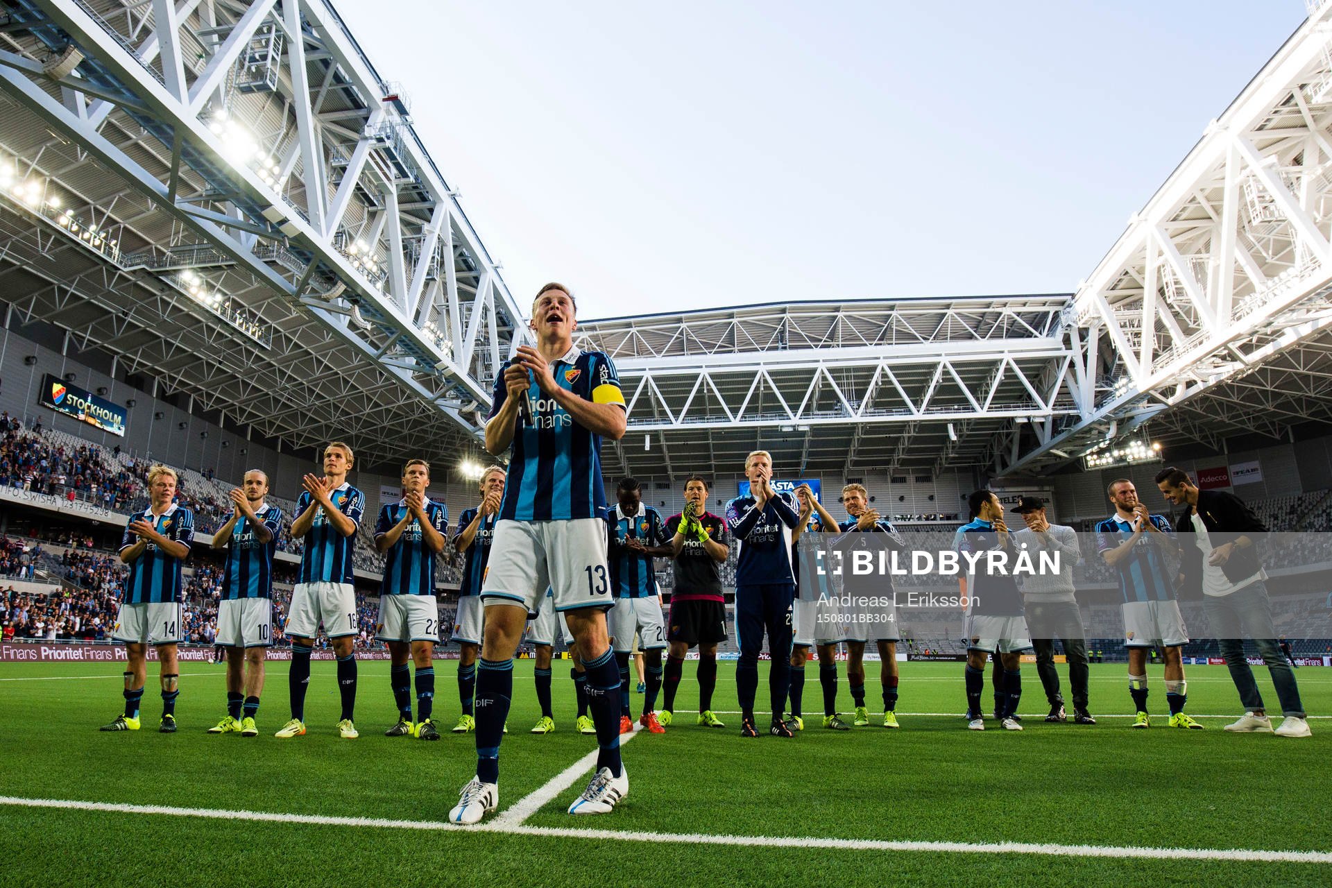 Djurgårdens Emil Bergström och hans medspelare firar