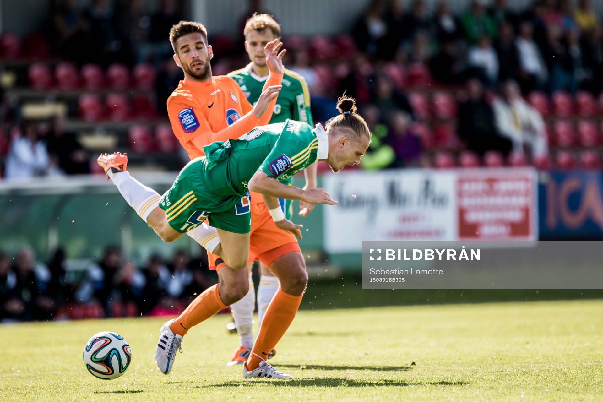 Athletics Uros Delic tacklar Ljungskiles Jonas Lindberg