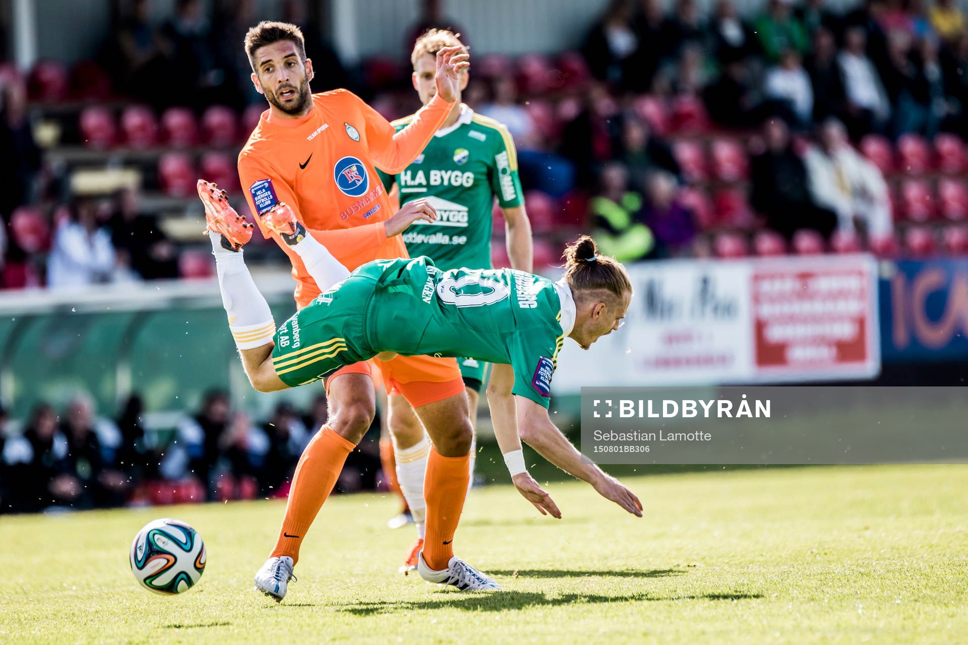 Athletics Uros Delic tacklar Ljungskiles Jonas Lindberg