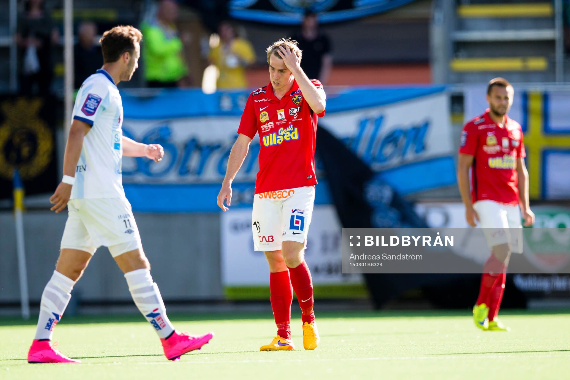 Falkenbergs Adam Eriksson ser deppig ut