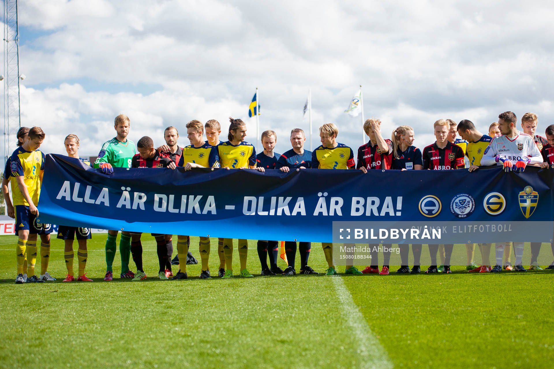 Spelarna i Ängelholm och Brommapojkarna ställer upp med