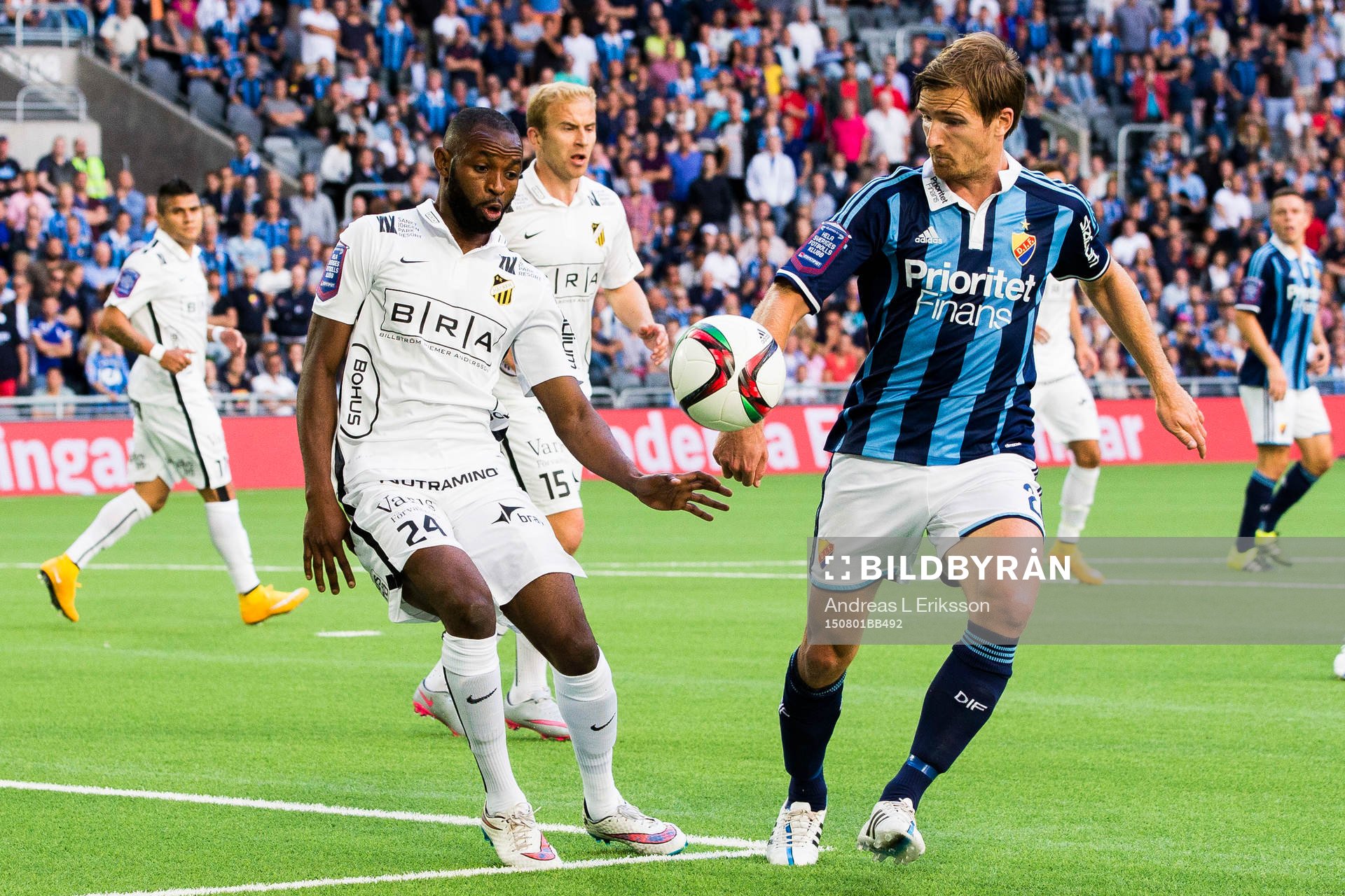 Häckens René Makondele och Djurgårdens Jesper Arvidsson