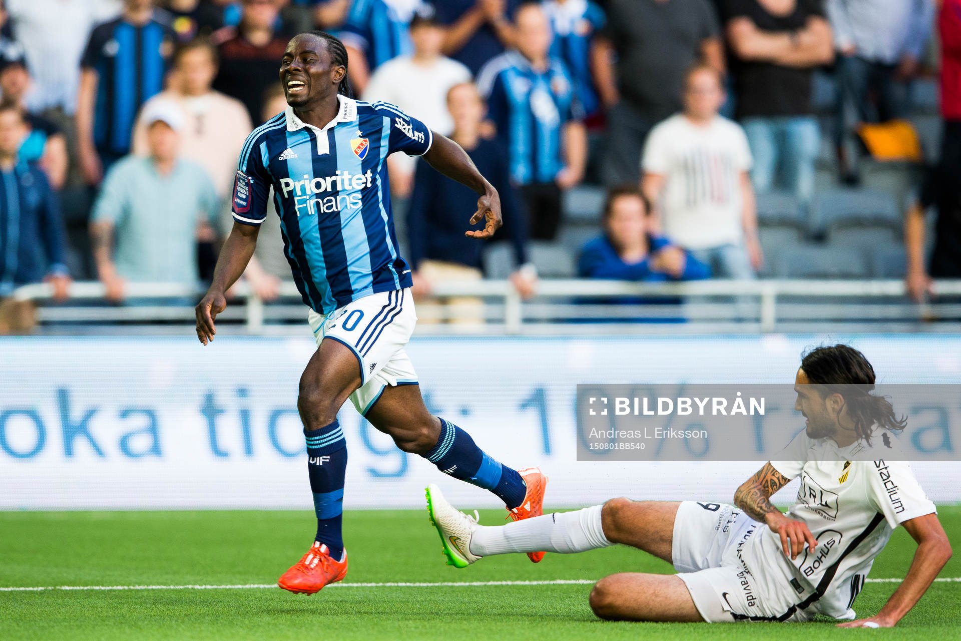 Djurgårdens Sam Johnson och Häckens Leonard Zuta