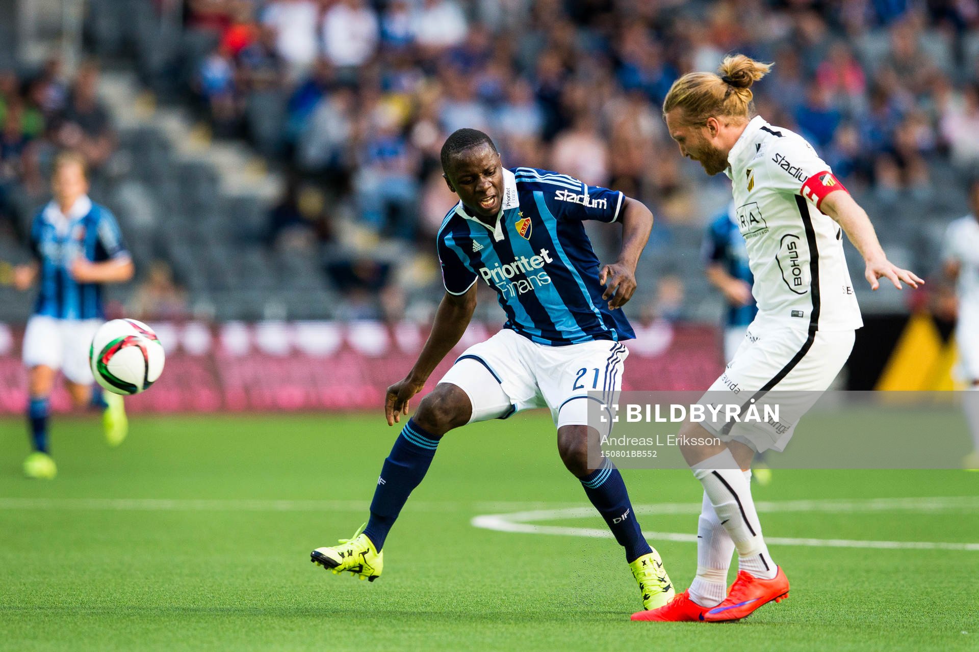 Djurgårdens Nyasha Mushekwi och Häckens Emil Wahlström