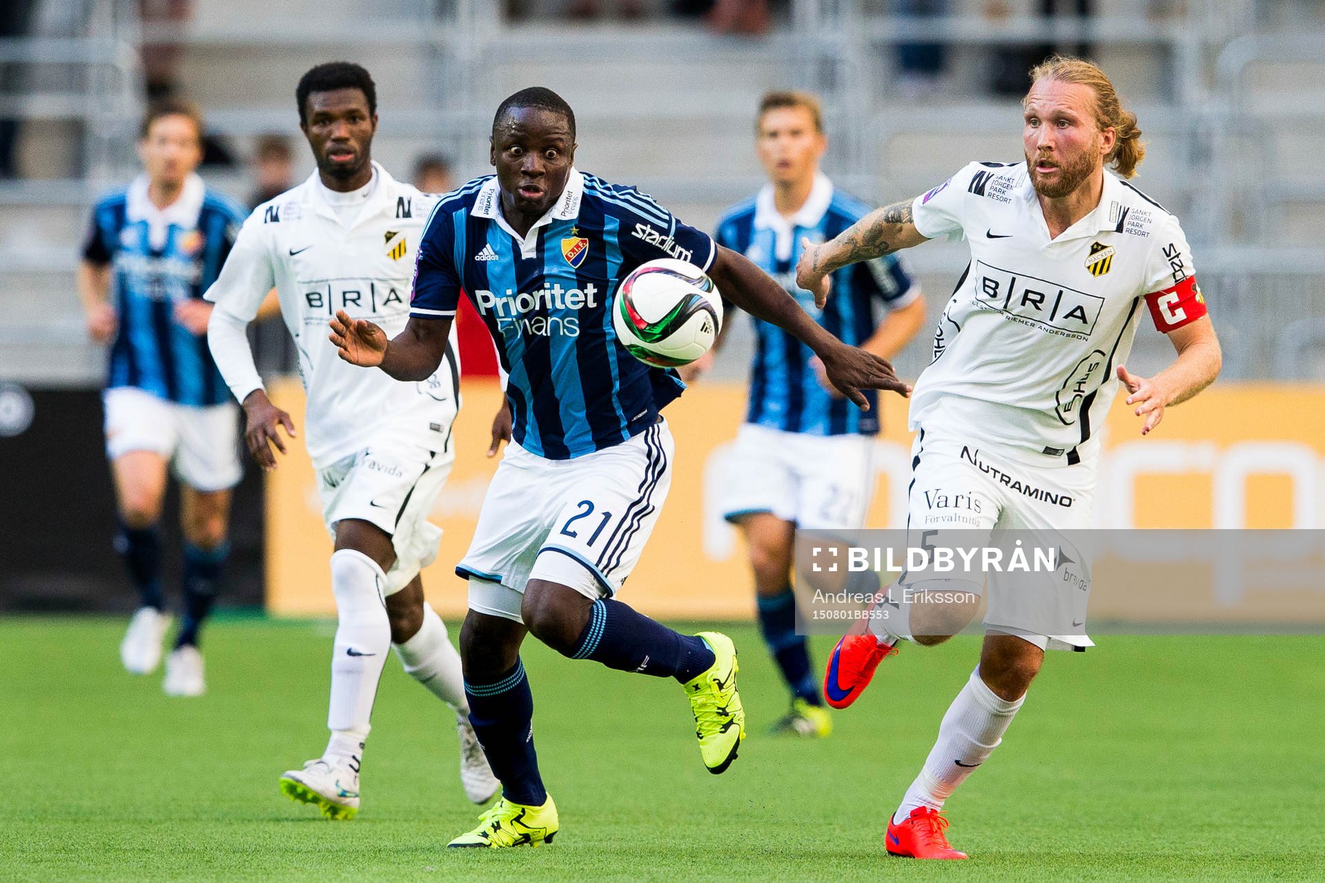 Djurgårdens Nyasha Mushekwi och Häckens Emil Wahlström