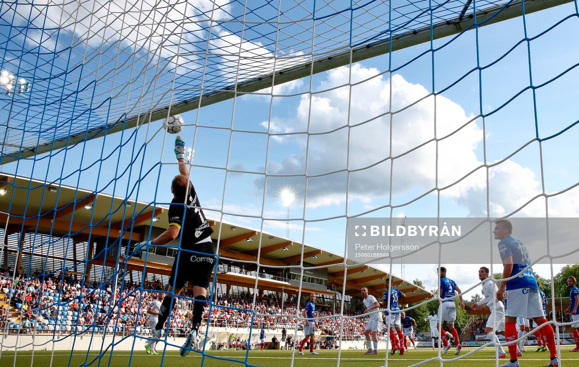 Räddning av Åtvidabergs målvakt Henrik Gustavsson