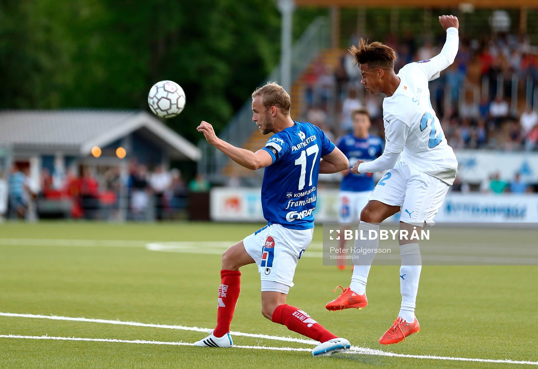 Åtvidabergs Hampus Holmgren och Malmö FFs Tobias Sana