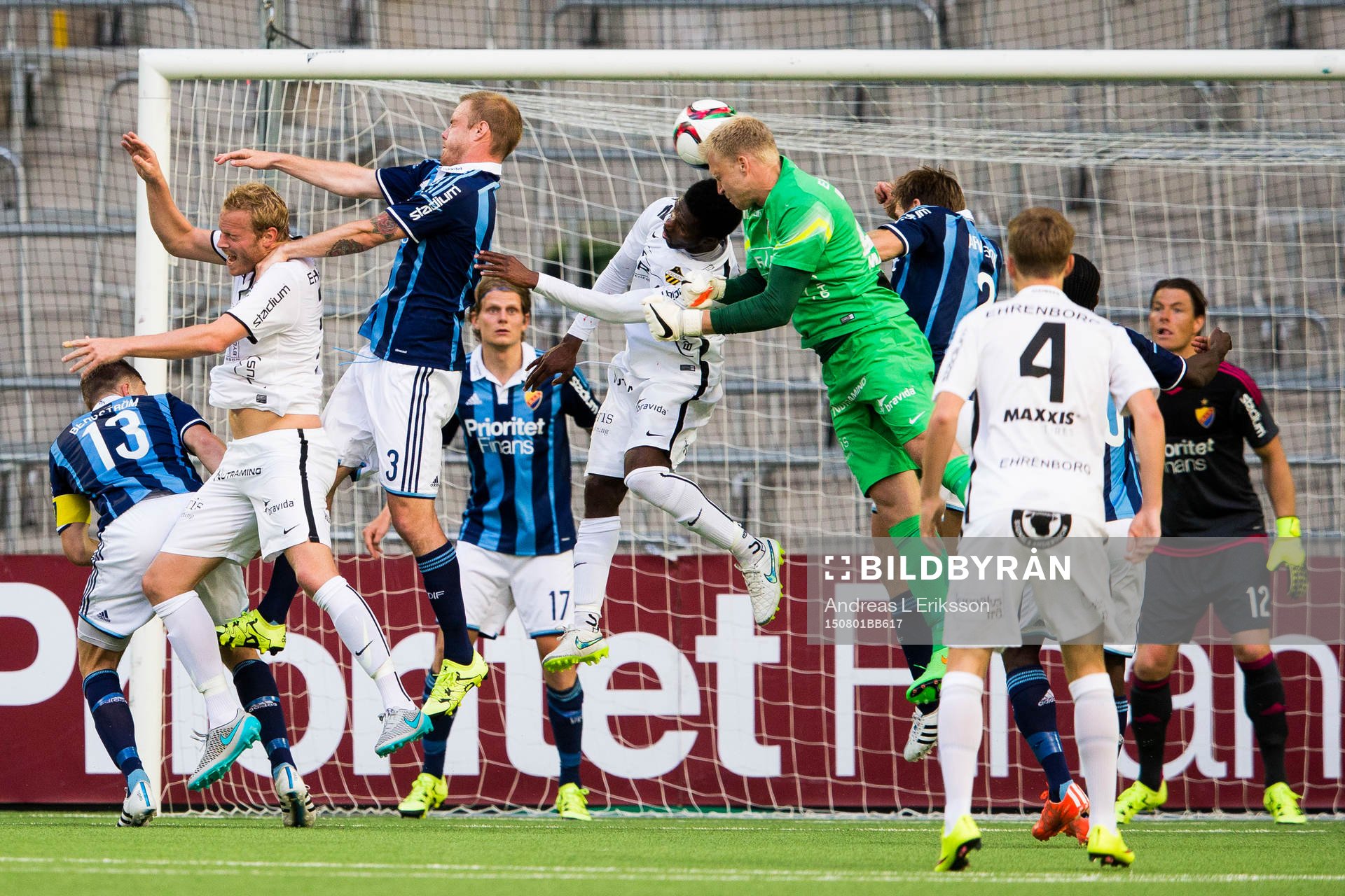 Häckens Mohammed Abubakari och målvakt Peter Abrahamsson