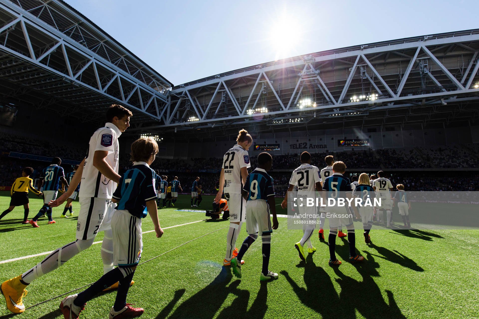 Häckens spelare gör entré på Tele2 Arena innan