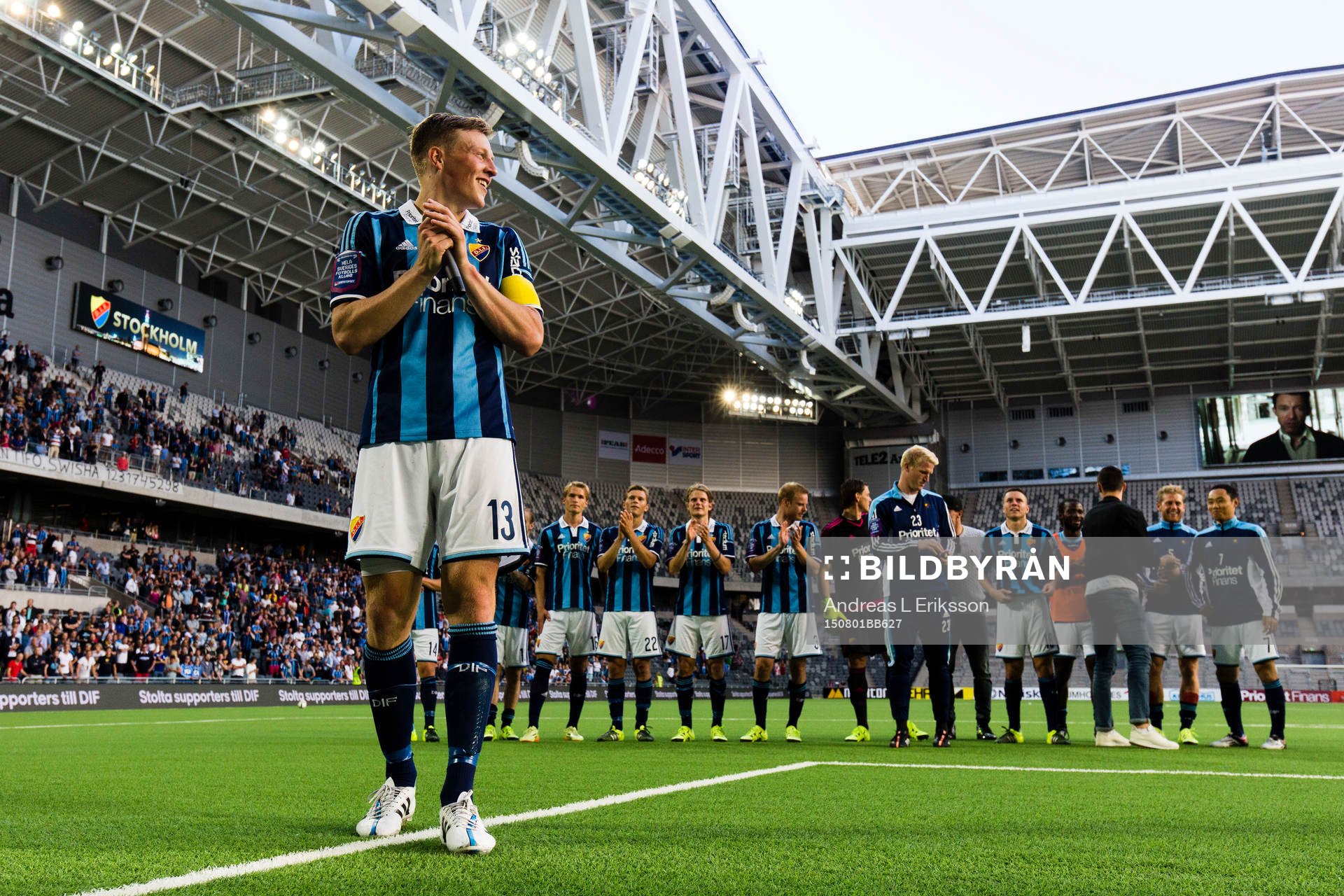 Djurgårdens Emil Bergström och hans medspelare firar