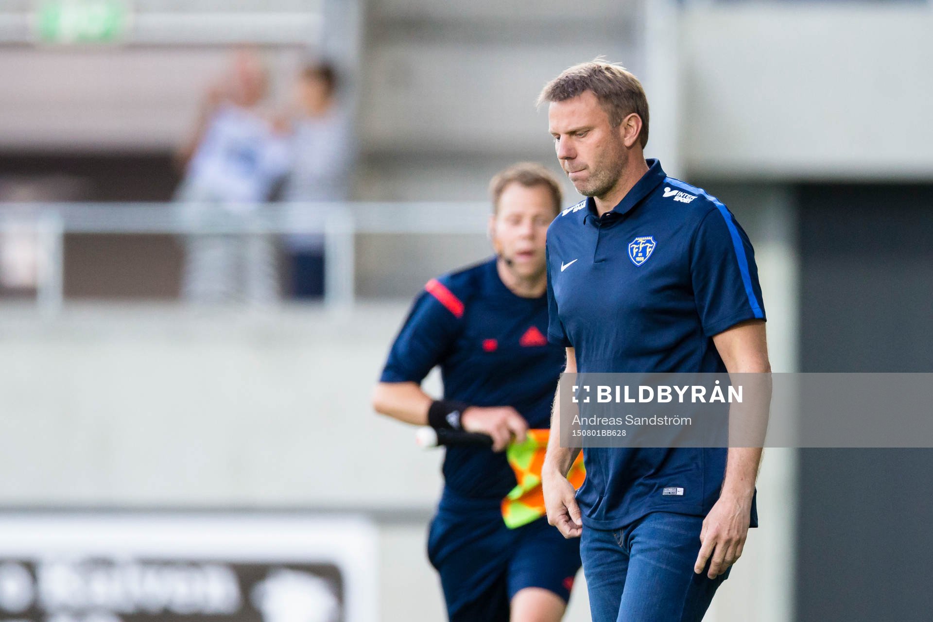 Falkenbergs tränare Hans Eklund ser deppig ut
