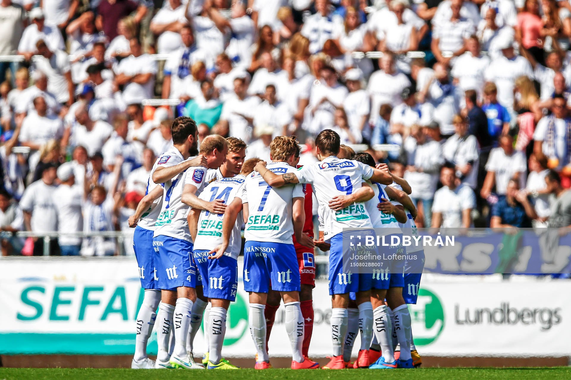 Norrköpings spelare laddar upp före fotbollsmatchen i