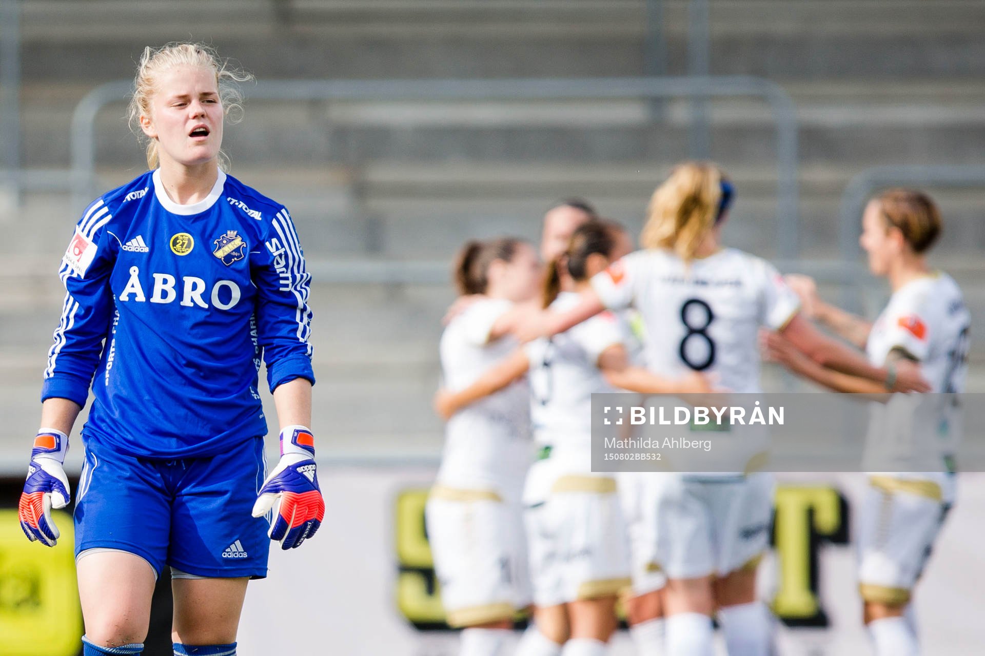AIKs målvakt Britta Elsert Gynning deppar