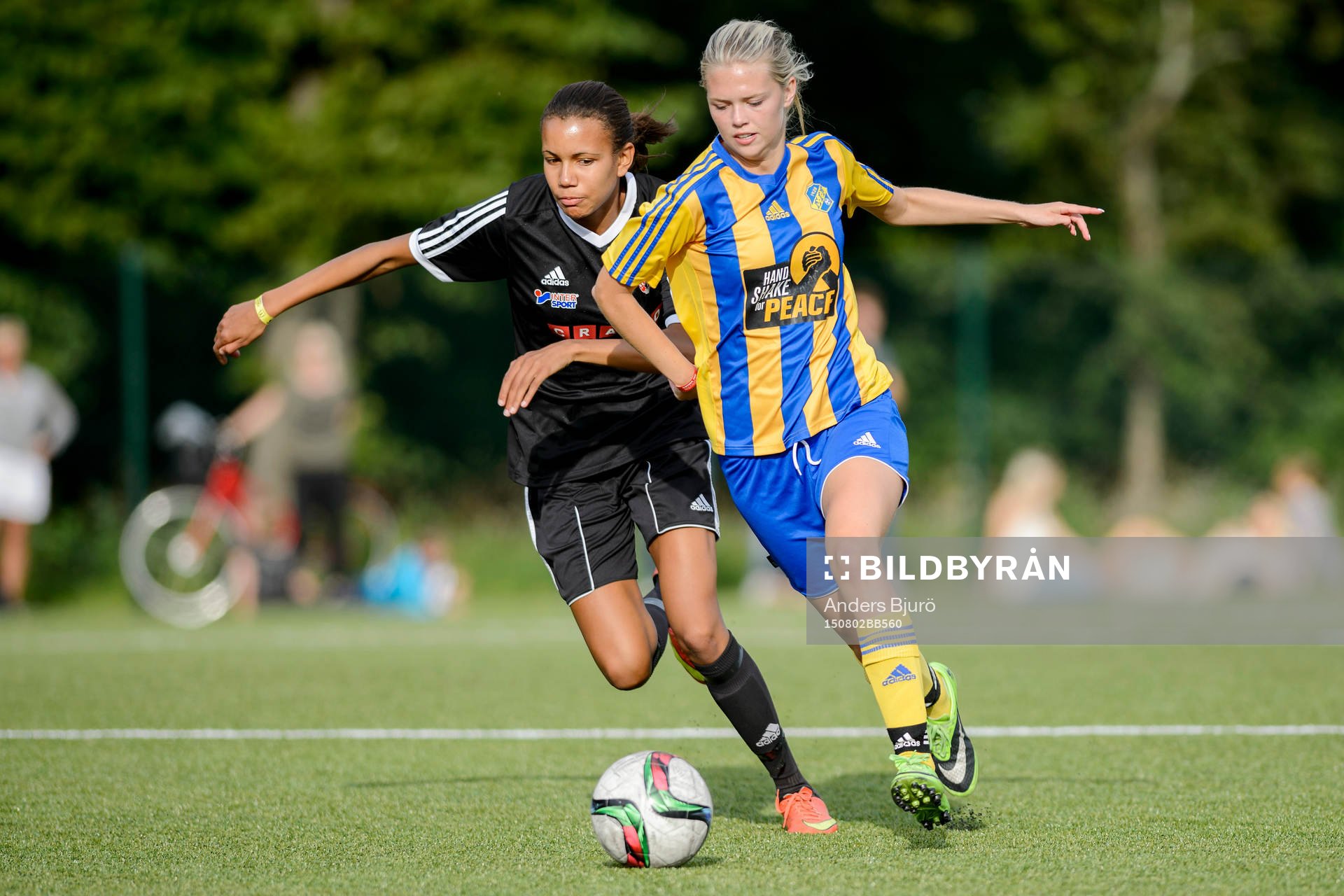 Bergdalens Julia Gilkes mot Eskilsminnes Julia Jonassen