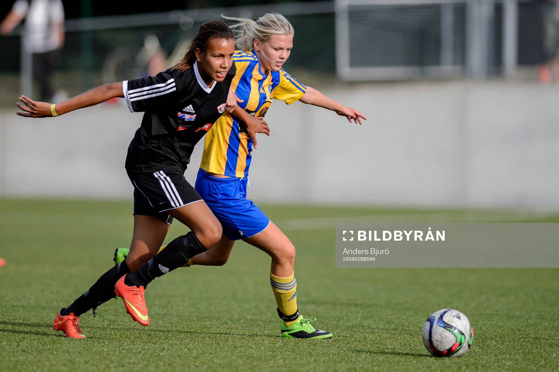 Bergdalens Julia Gilkes mot Eskilsminnes Julia Jonassen