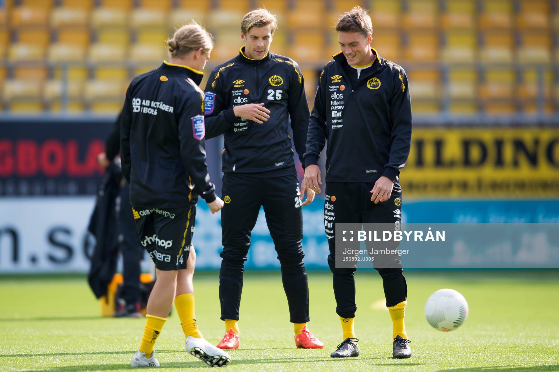 Elfsborgs nyförvärv Niklas Gunnarsson (mitt i bild)