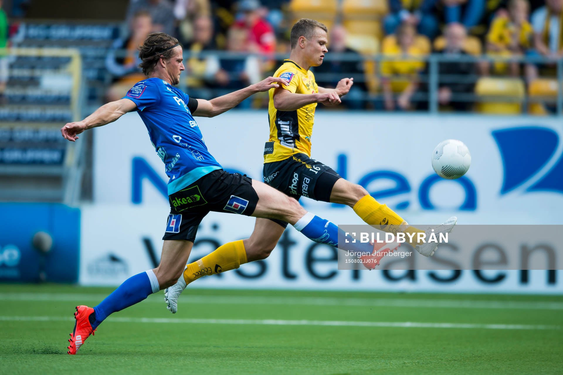 Elfsborgs Viktor Claesson och Halmstads Fredrik Liverstam