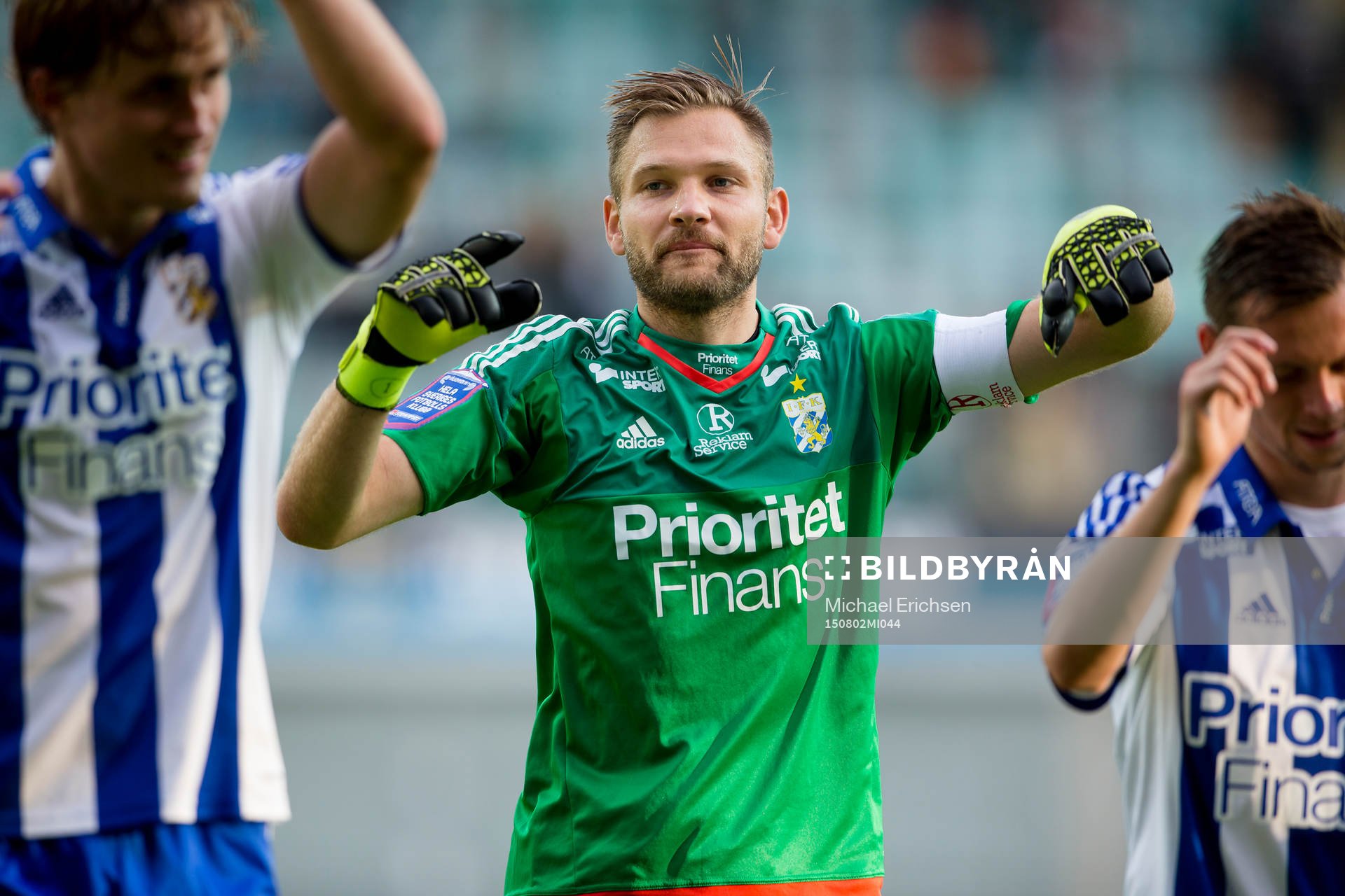 IFK Göteborgs målvakt John Alvbåge dansar och jublar