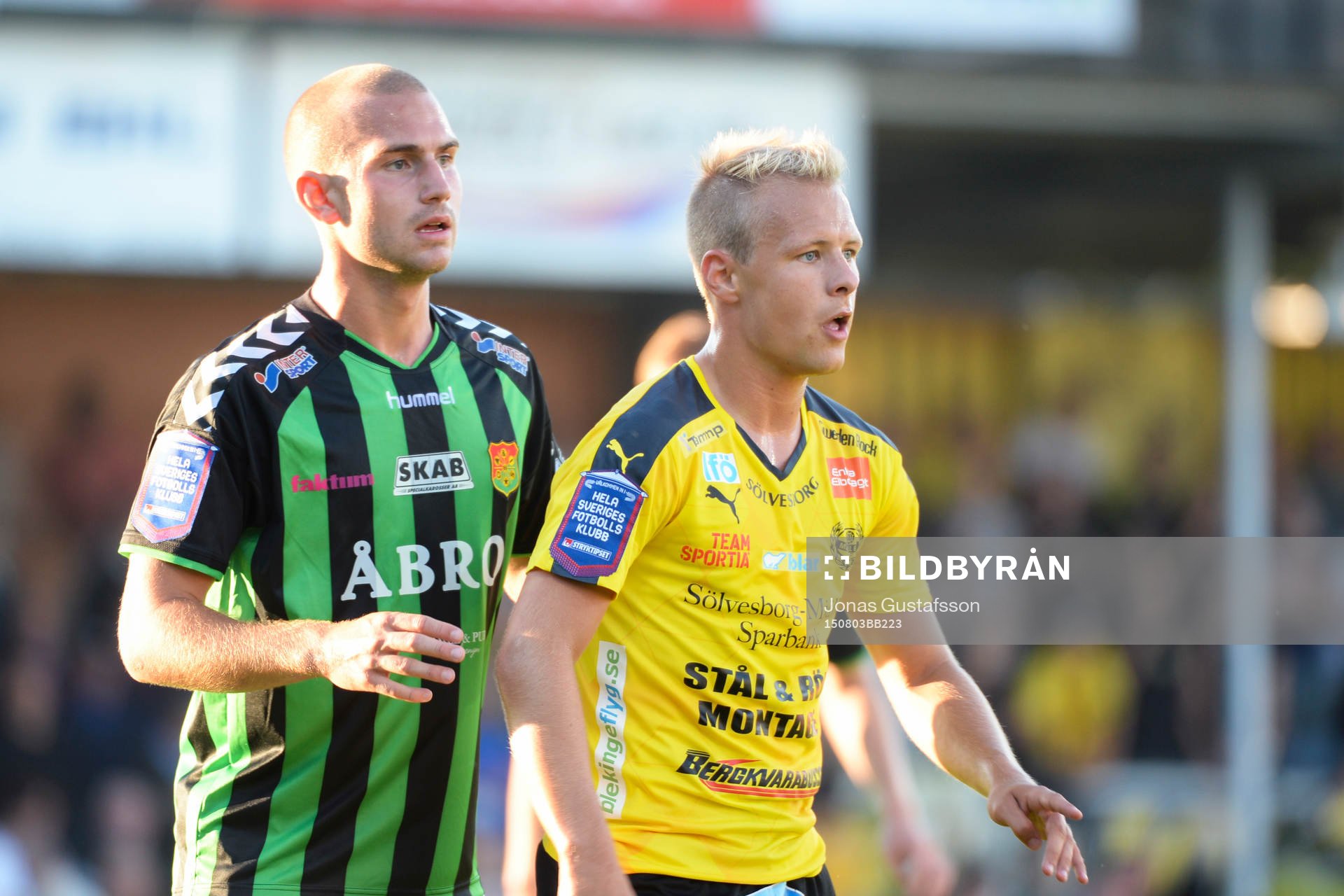 GAIS Sebastian Starke Hedlund och Mjällbys Joel Wedenell