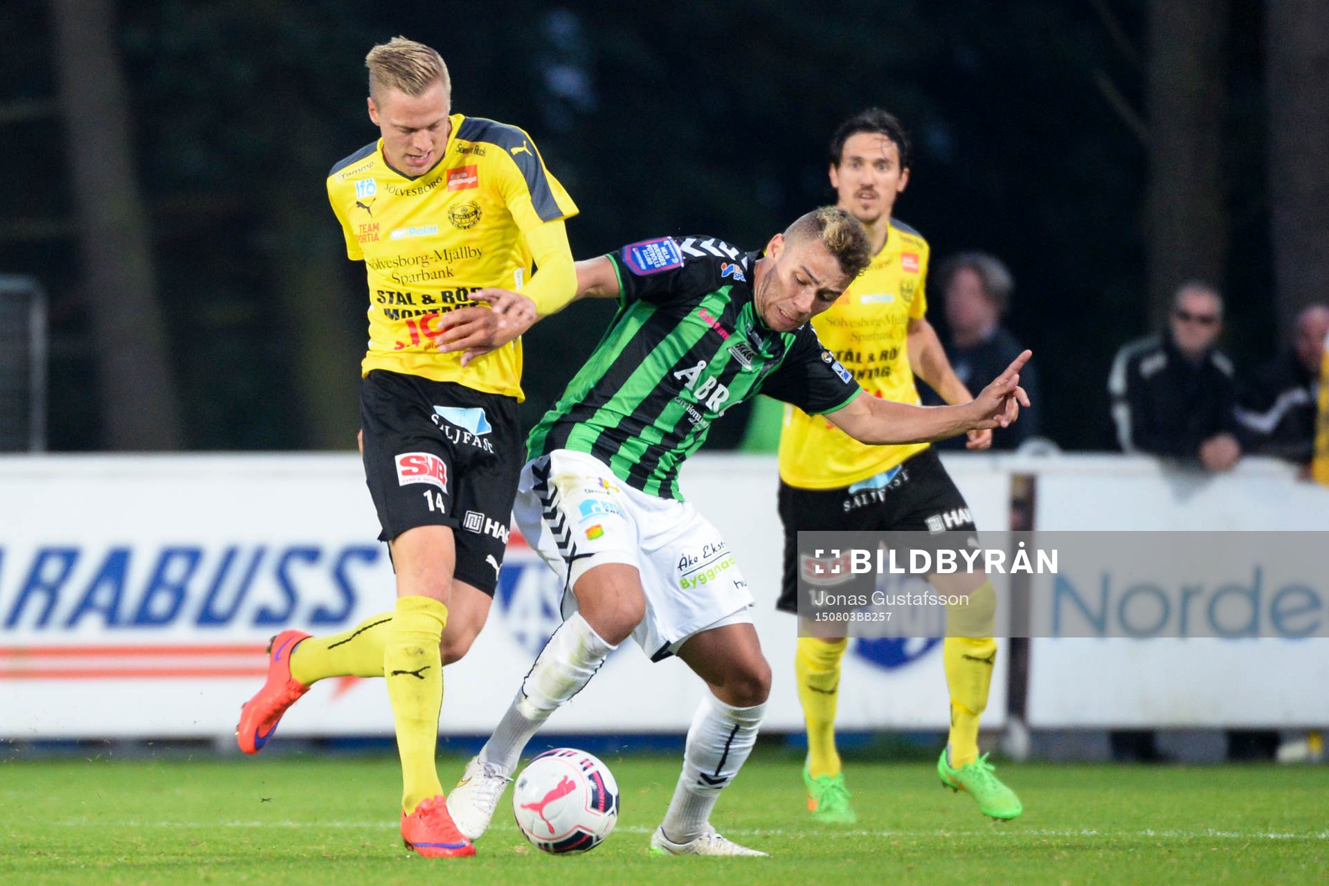 Mjällbys Mattias Håkansson och Daniel Ivanovski och GAIS