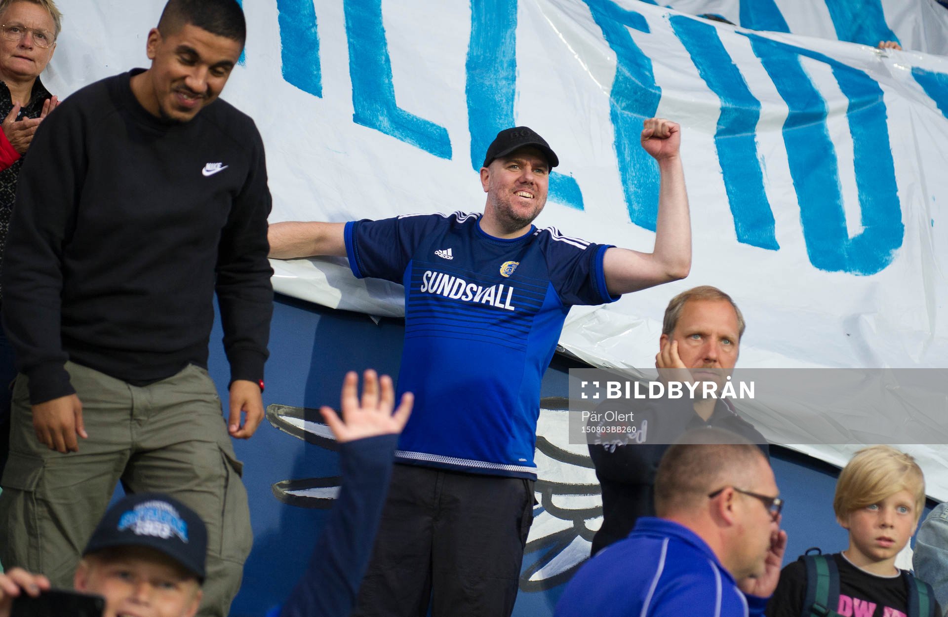 Sundsvalls supporter jublar