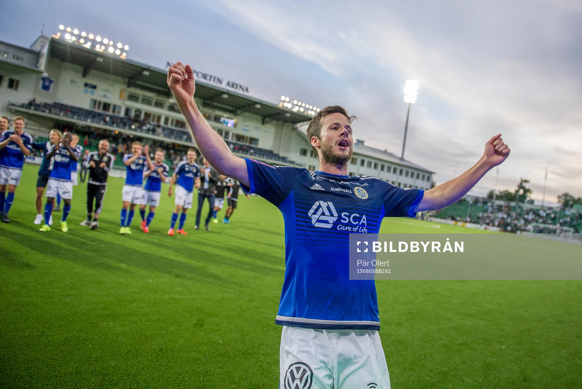 Sundsvalls Robert Lundström i sin sista match jublar åt