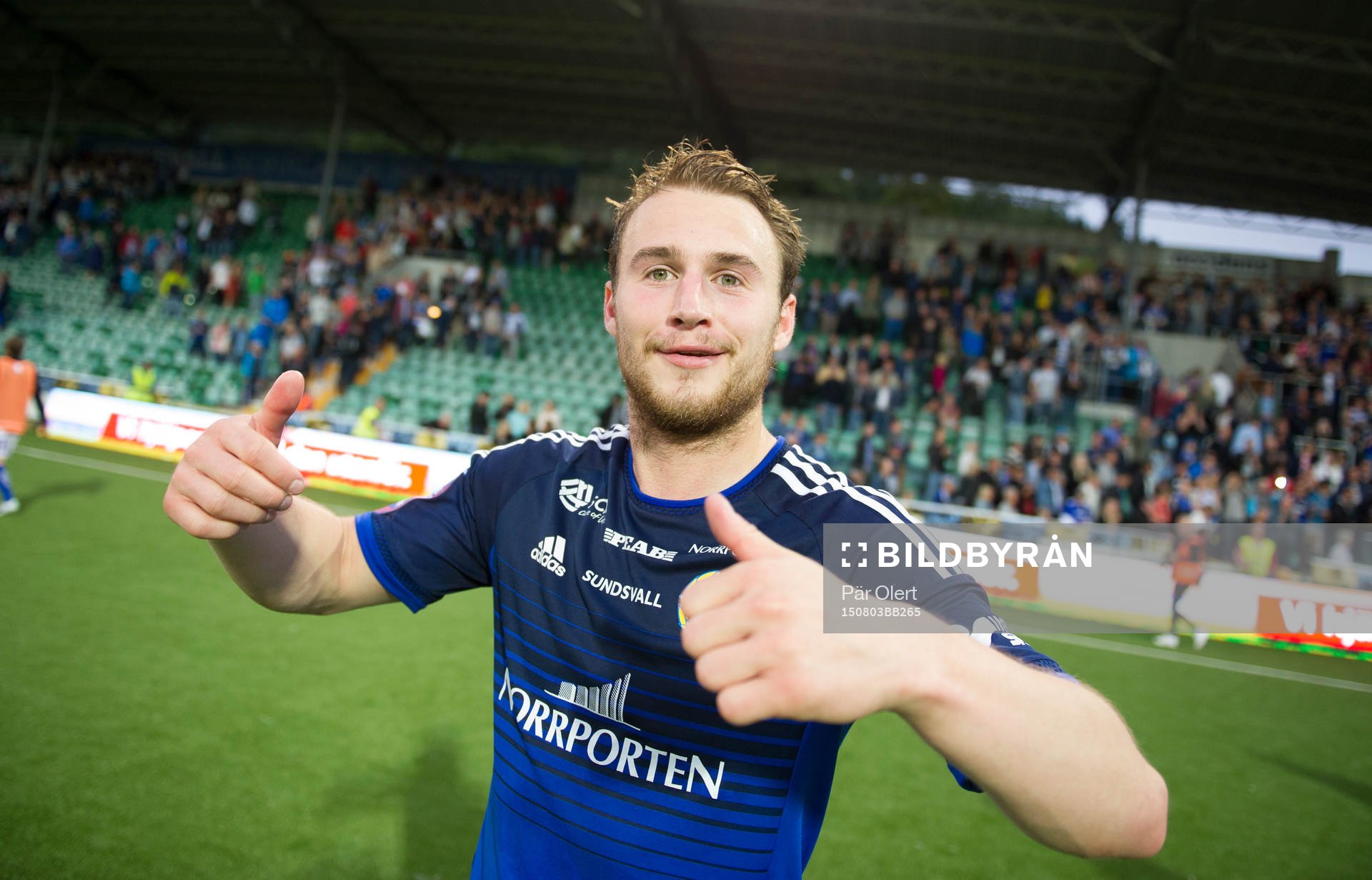 Sundsvalls Rúnar Már Sigurjónsson jublar efter vunnen match i Allsvenskan mellan GIF Sundsvall och Hammarby IF den 3 Augusti 2015 i Sundsvall.