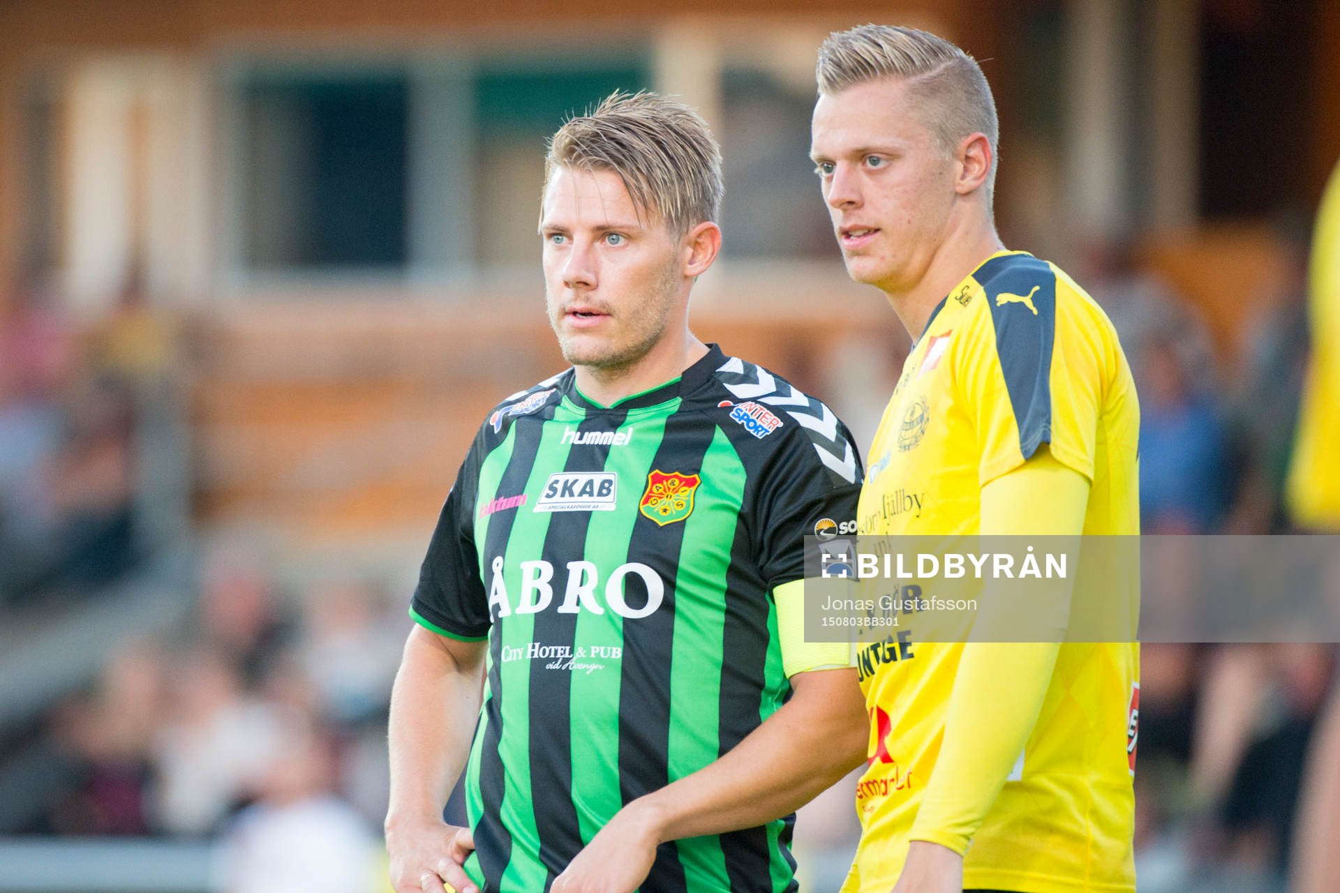 GAIS Patrik Ingelsten och Mjällbys Mattias Håkansson