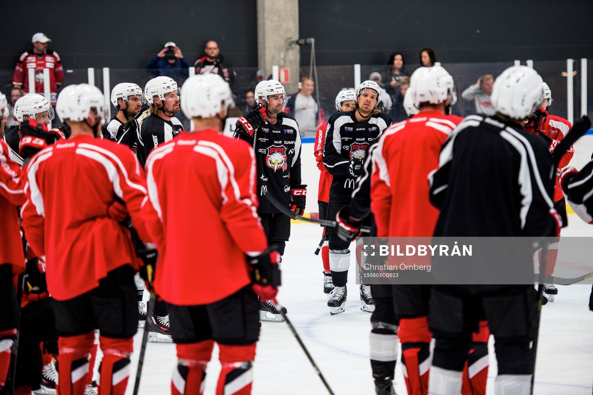 Ishockeylaget Malmö Redhawks första träning på is för