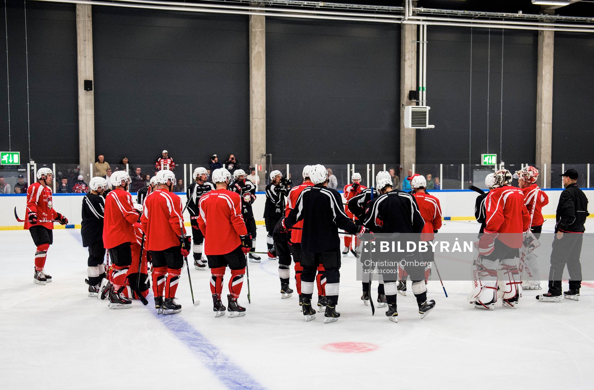 Ishockeylaget Malmö Redhawks första träning på is för