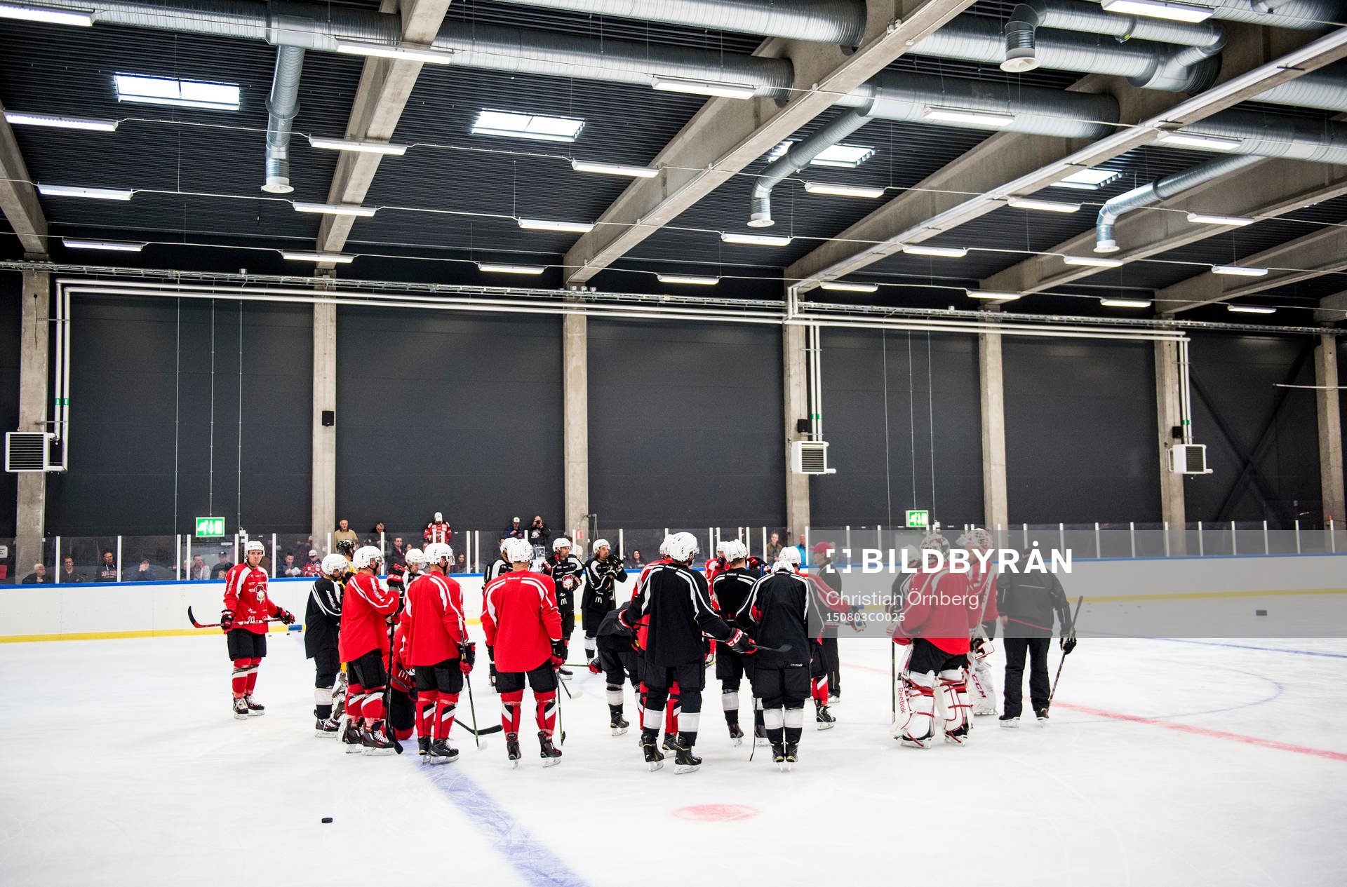 Ishockeylaget Malmö Redhawks första träning på is för