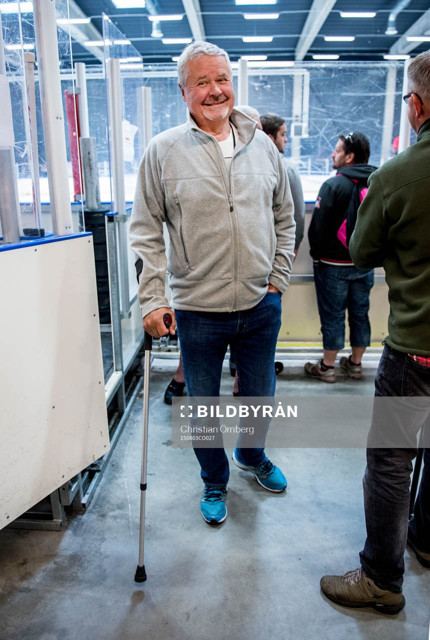 Tidigare ordföranden Percy Nilsson med krycka
