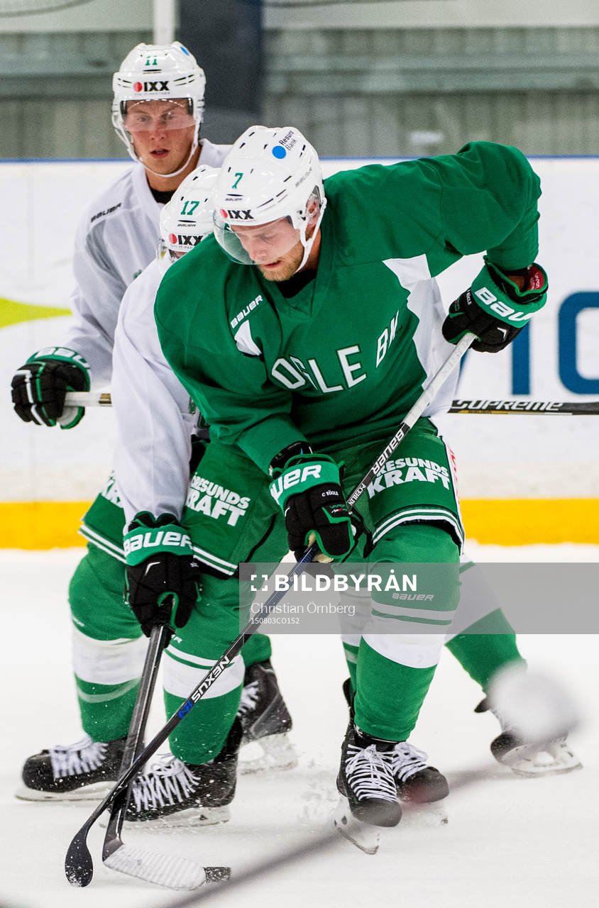 Närkamp mellan Patrick Cehlin, Taylor Matson och David