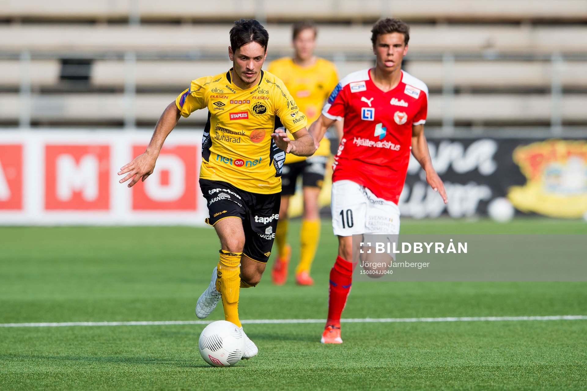 Elfsborgs Liridon Gashi med Kalmars Herman Hallberg i