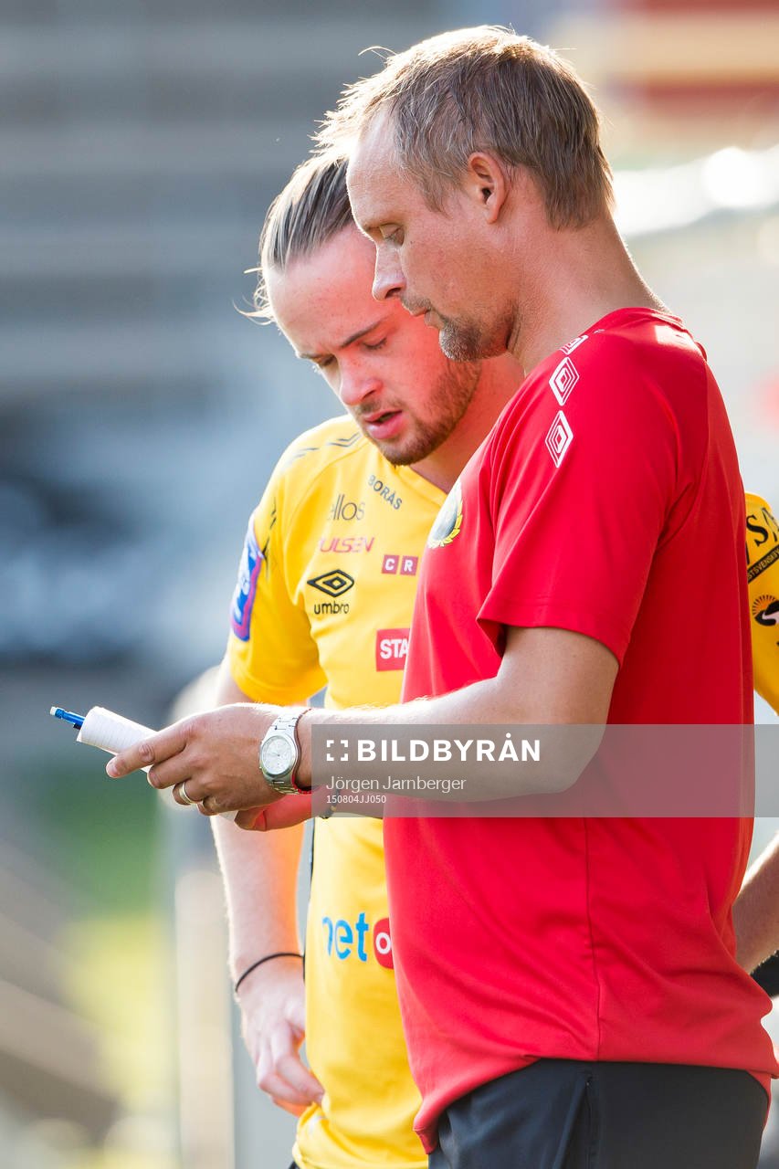 Elfsborgs tränare Jesper Bengtsson instruerar Linus