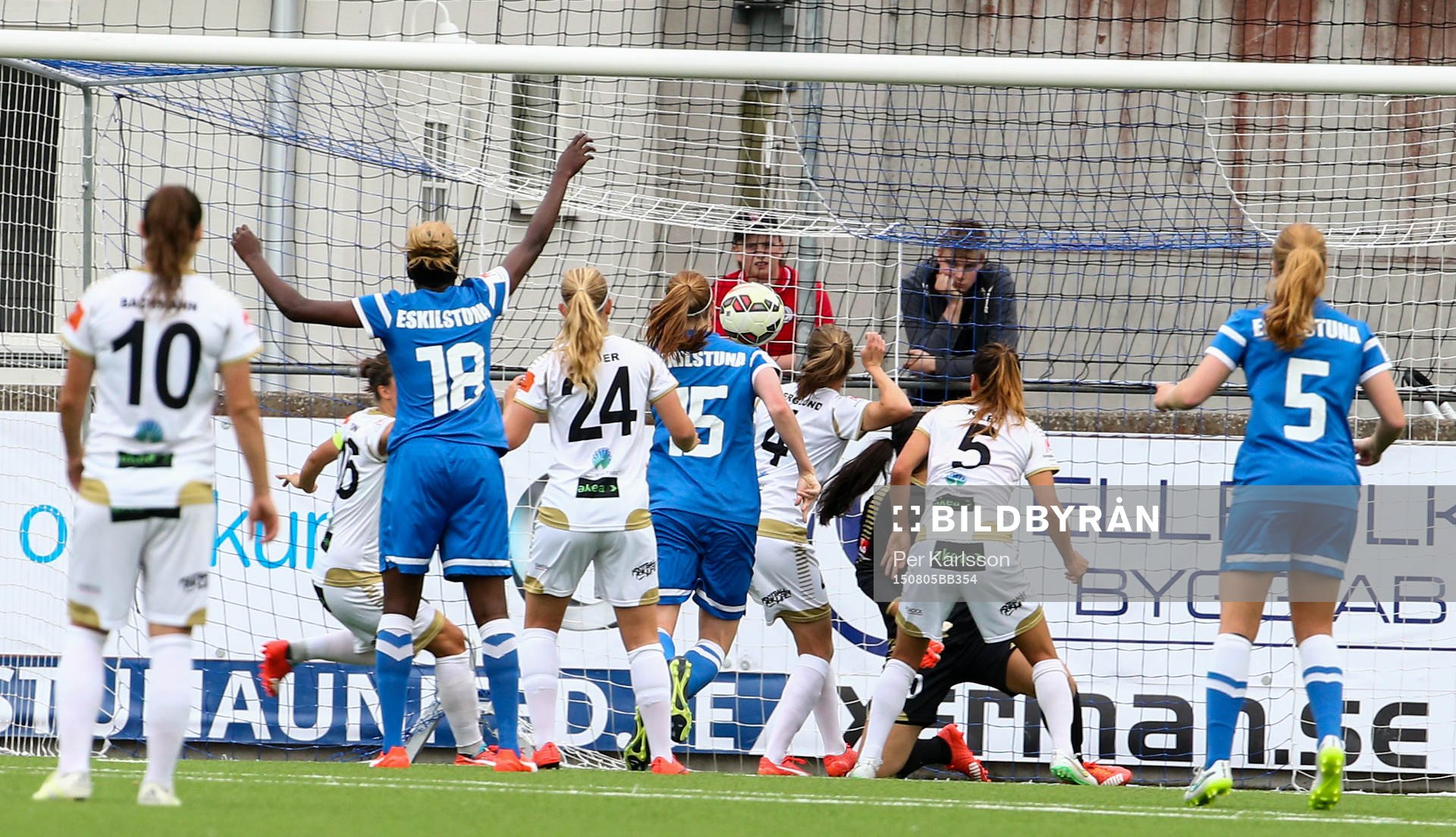 Eskilstuna Uniteds Vaila Barsley gör 1- 0