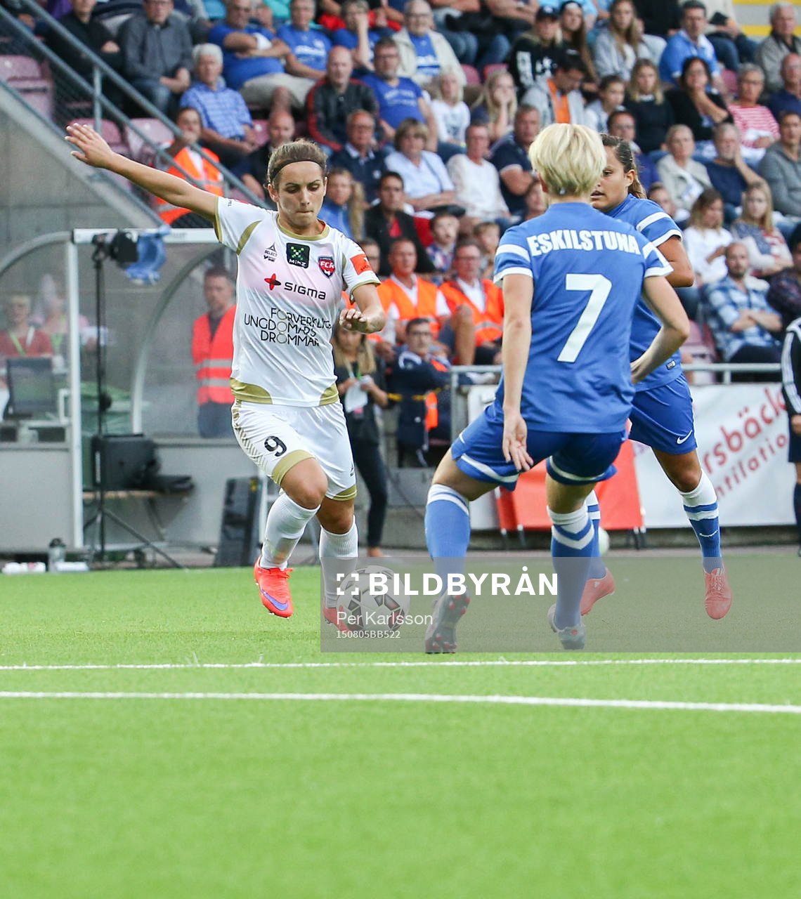 Rosengårds Natasa Andonova skjuter 1-0 målet
