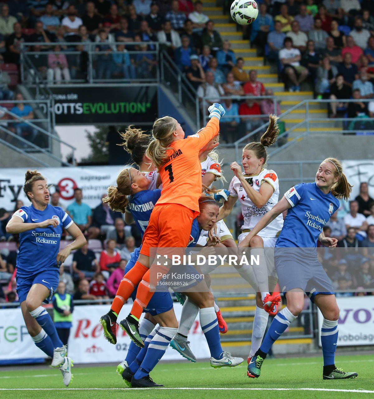 Eskilstuna Uniteds Målvakt Emelie Lundberg fredar måtel