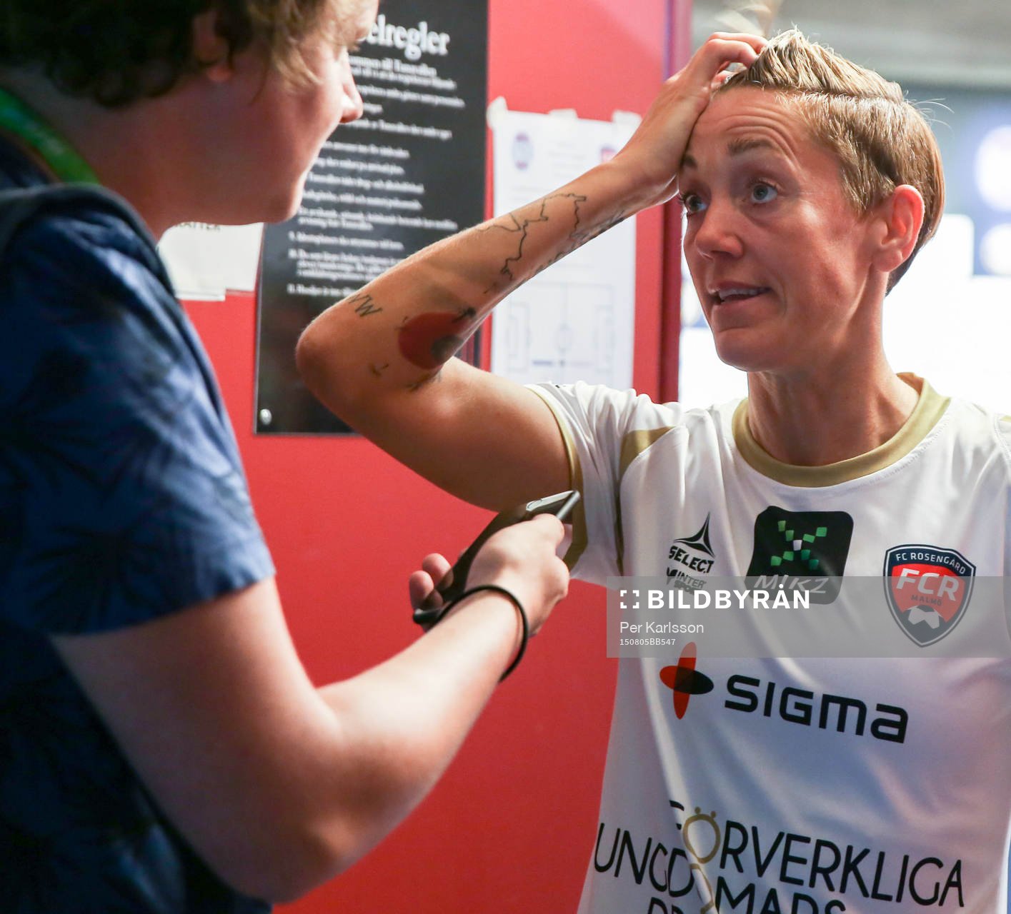 Rosengårds Therese Sjögran intervjuas i spelargången efter fotbollsmatchen mellan Eskilstuna och Fc Rosengård den 5 augusti i Eskilstuna