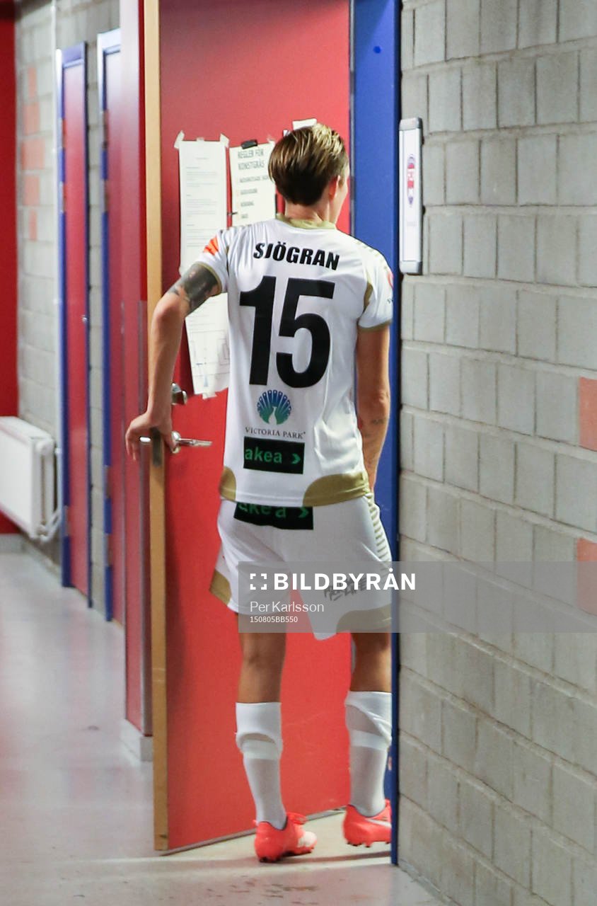 Rosengårds Therese Sjögran försvinner in i omklädningsrummet efter fotbollsmatchen mellan Eskilstuna och Fc Rosengård den 5 augusti i Eskilstuna