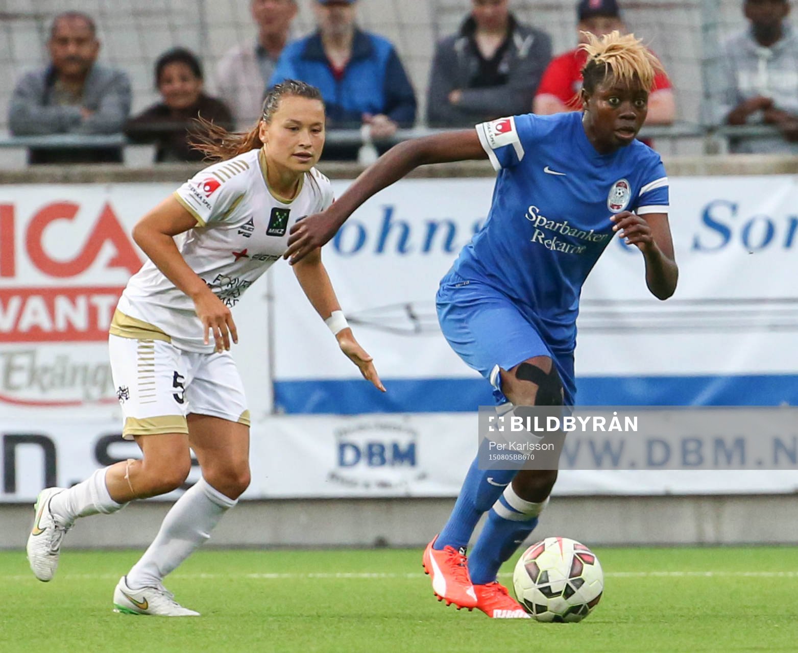 Eskilstuna Uniteds Gaelle Enganamouit jagas av Rosengårds
