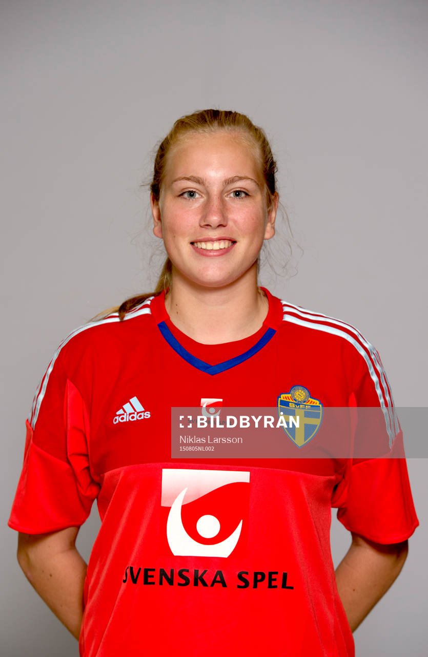 Moa Edrud under en fotografering för det Svenska fotbollsförbundet den 05 augusti 2015 i Stockholm.