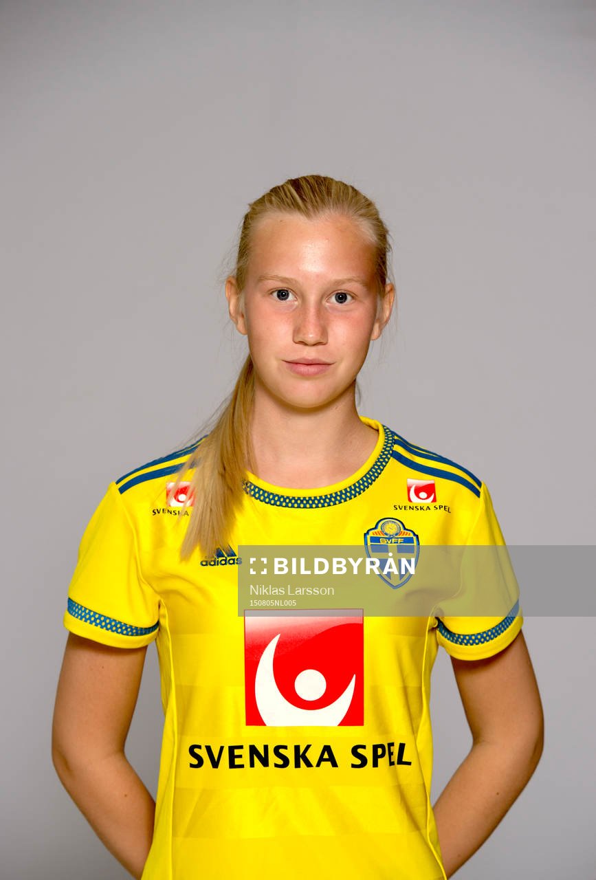 Ebba Karlsson under en fotografering för det Svenska fotbollsförbundet den 05 augusti 2015 i Stockholm.